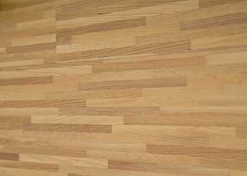 Vinilo rígido impermeable del PVC que suela la prueba de madera del sonido del diseño para la sala de estar