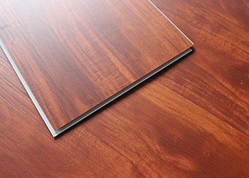 Corrosión anti trasera seca de la capa 0.3-0.7m m del desgaste del suelo del tablón del vinilo de la capa ULTRAVIOLETA