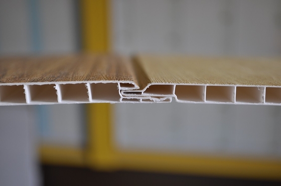 La forma ligera del cuadrado/del rectángulo de los paneles de techo del PVC del cuarto de baño modificó el modelo para requisitos particulares