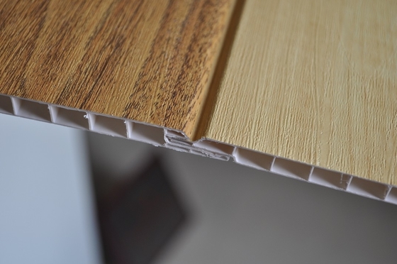 La forma ligera del cuadrado/del rectángulo de los paneles de techo del PVC del cuarto de baño modificó el modelo para requisitos particulares